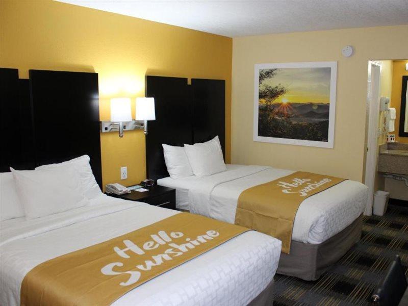 Days Inn By Wyndham Canton Exterior photo
