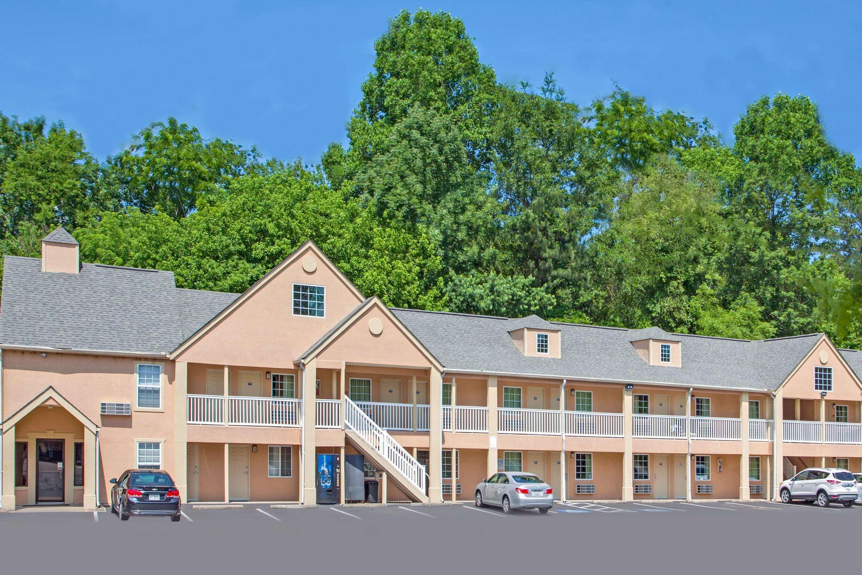 Days Inn By Wyndham Canton Exterior photo