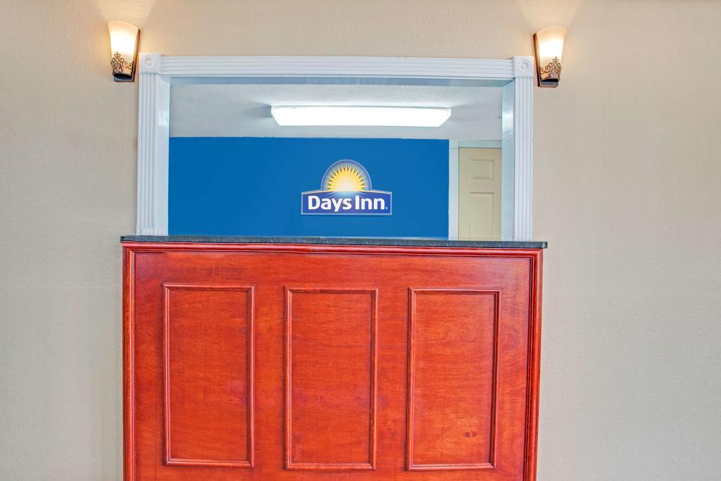 Days Inn By Wyndham Canton Exterior photo