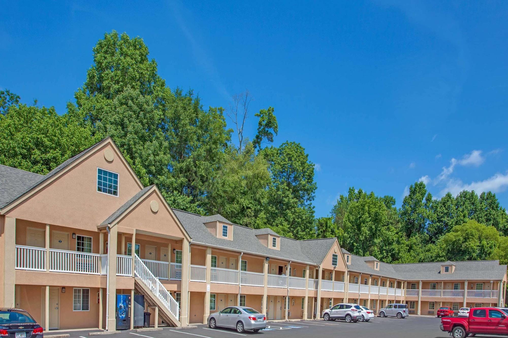 Days Inn By Wyndham Canton Exterior photo