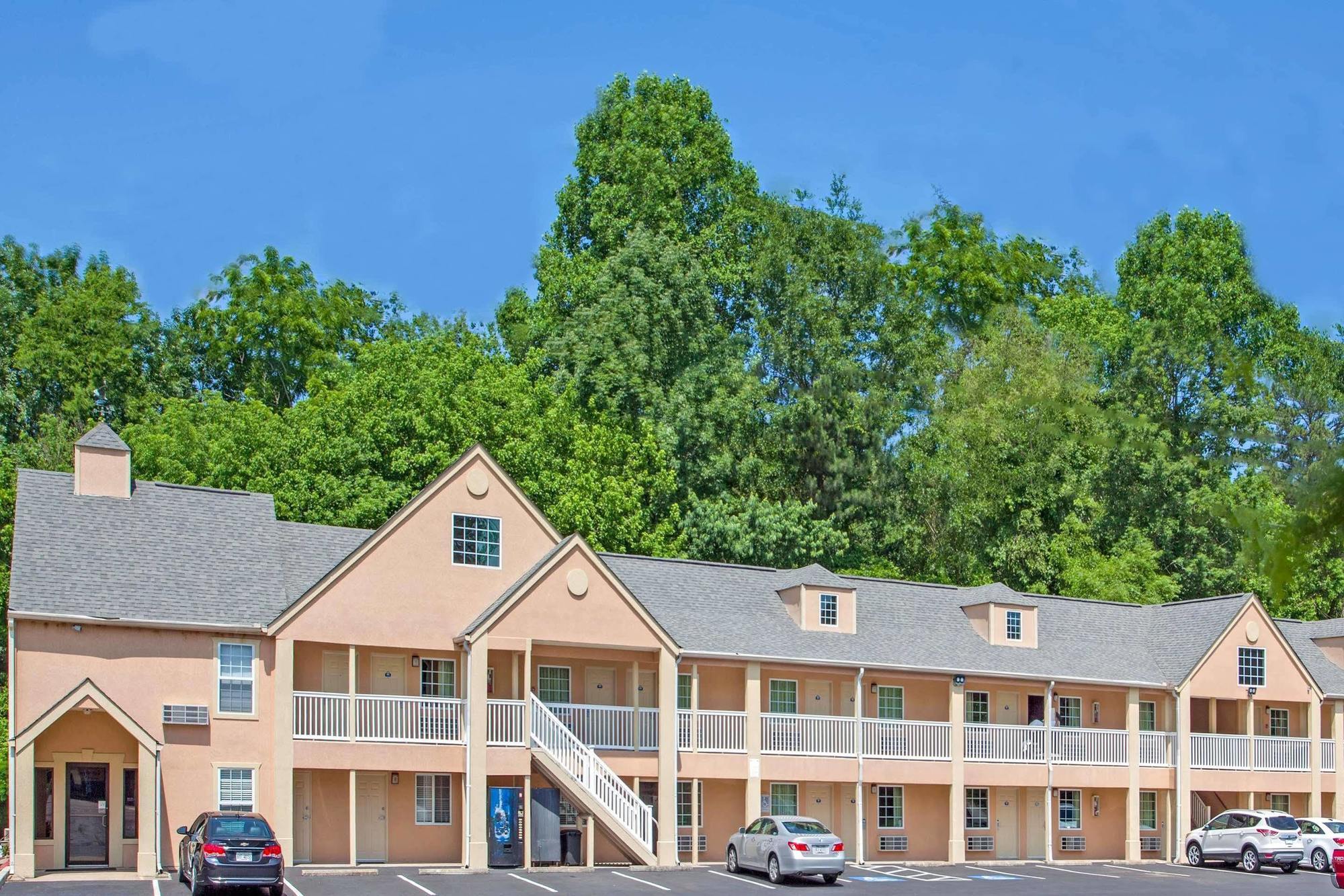 Days Inn By Wyndham Canton Exterior photo