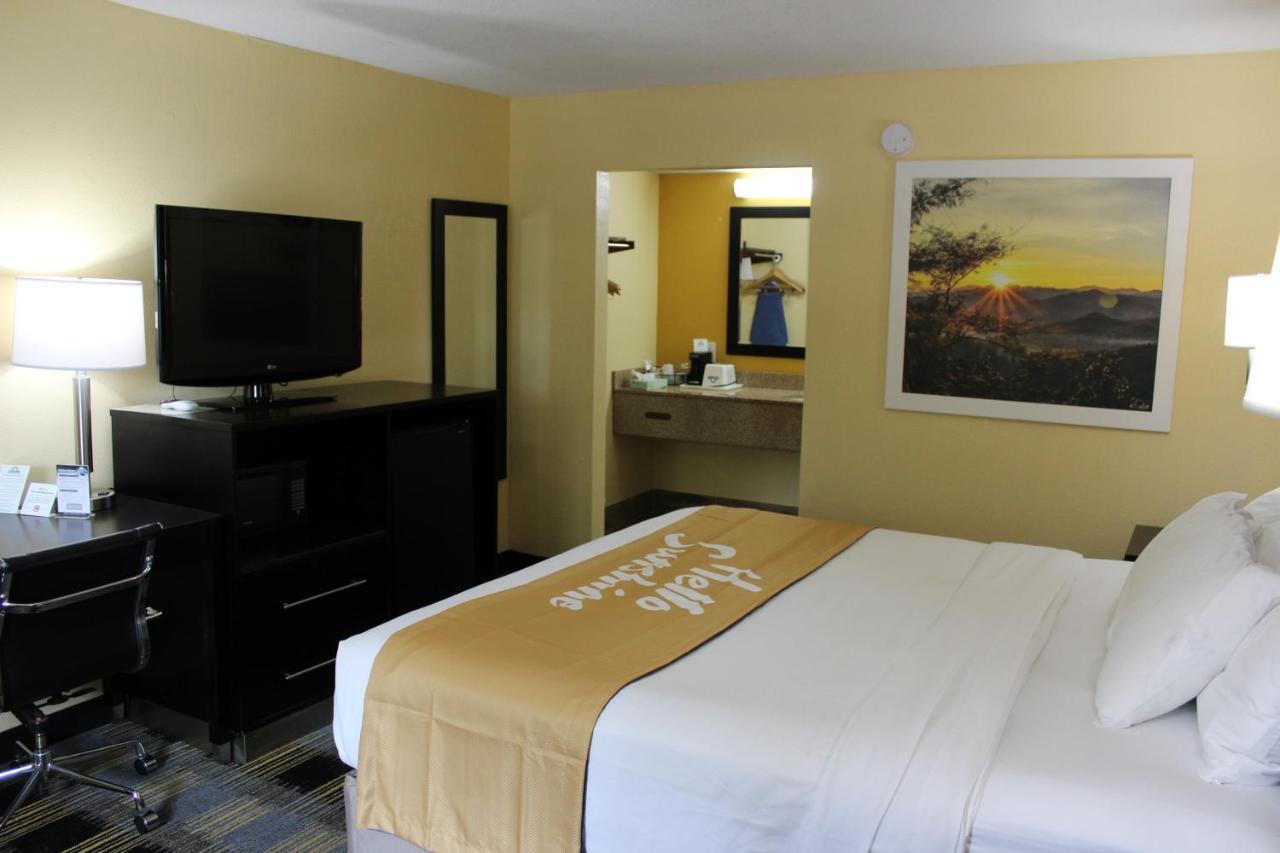 Days Inn By Wyndham Canton Exterior photo