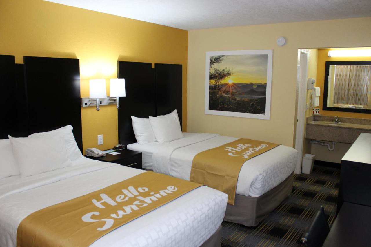 Days Inn By Wyndham Canton Exterior photo